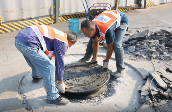 守護(hù)“腳下安全”！雨花市政更換1015座井蓋，清除“馬路陷阱”